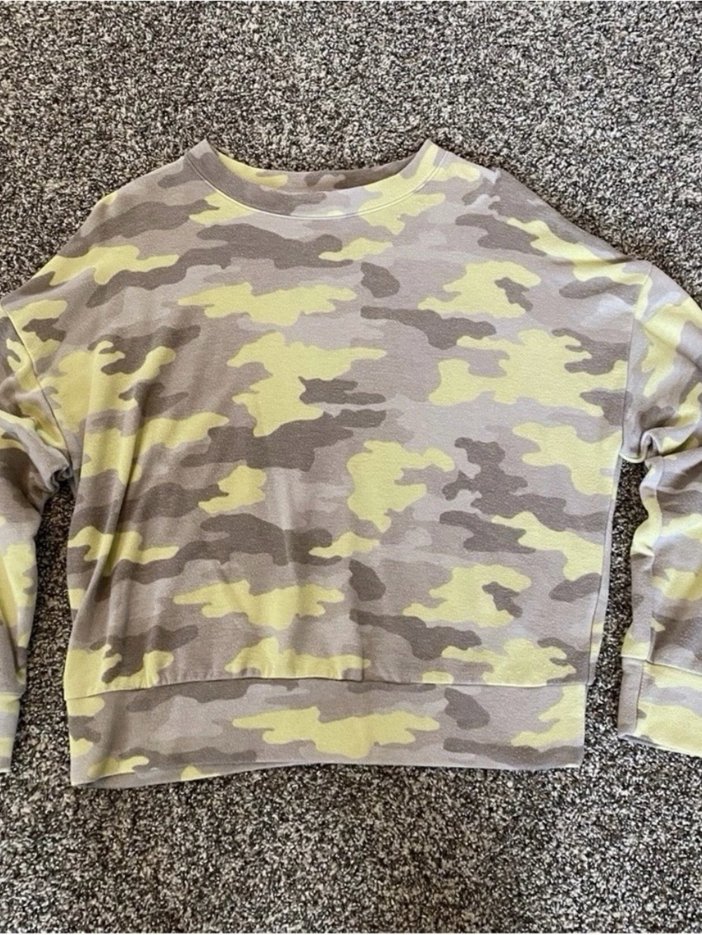 Peyton Jensen Camo Sweatshirt XS Gray Yellow Beige Pullover Crewneck Casual